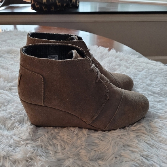 Tom's Desert Wedge Booties - Picture 6 of 9
